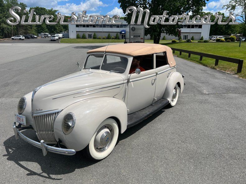 1939 Ford Deluxe Convertible Sedan