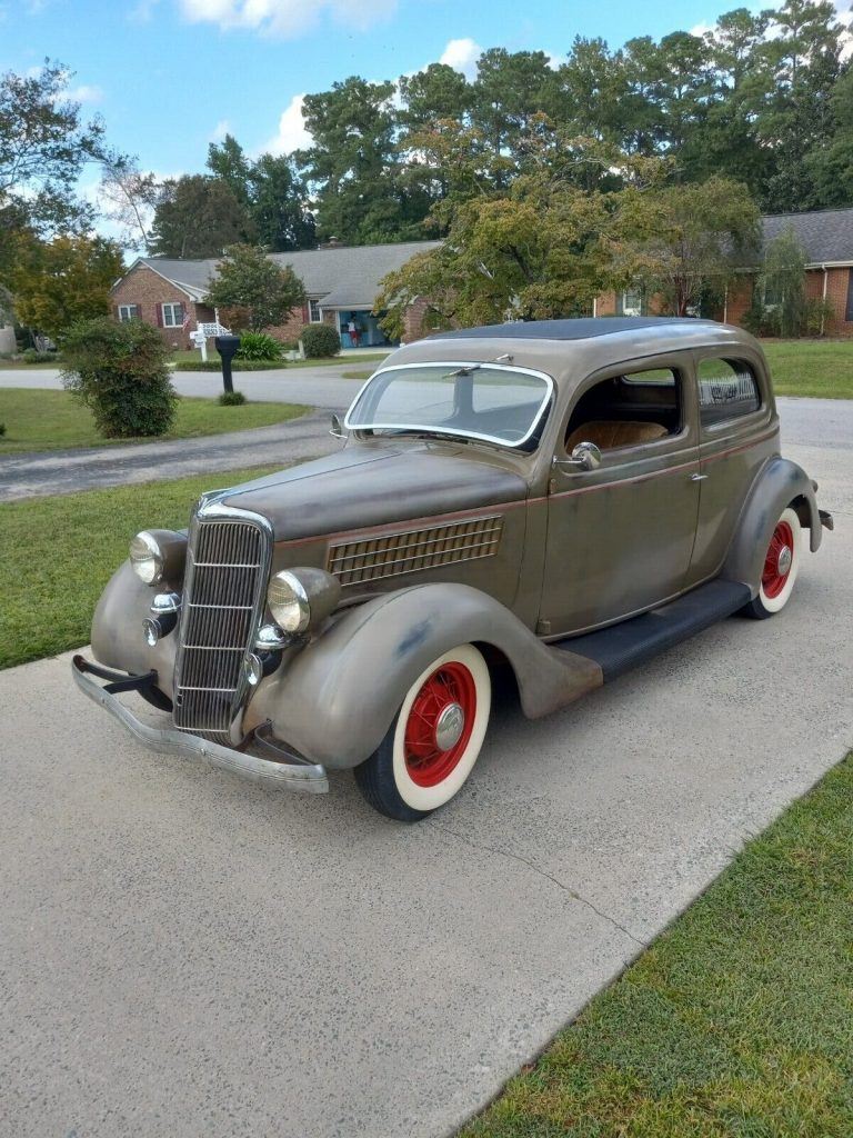 1935 Ford 2 Door Slant Back