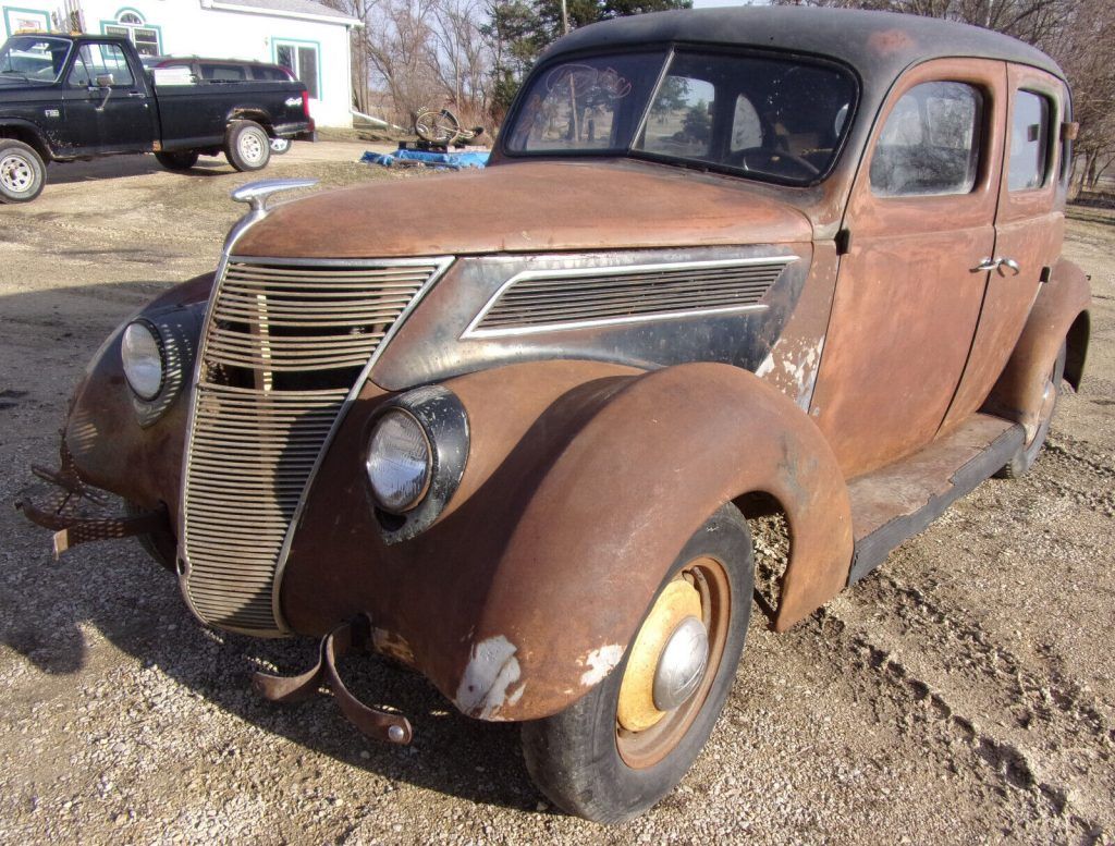 1937 Ford 4 door Sedan V8 FLAT HEAD