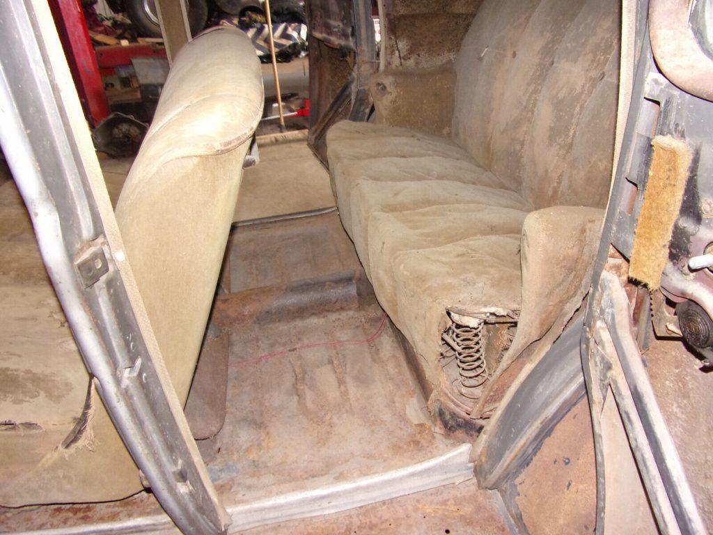 1937 Ford 4 door Sedan V8 FLAT HEAD