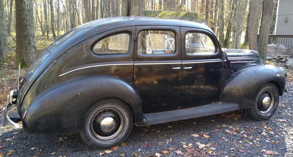 1939 Ford Deluxe 4 door