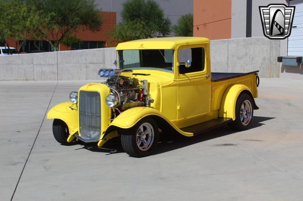 Yellow 1932 Ford F100 383 Dart V8 350 Turbo