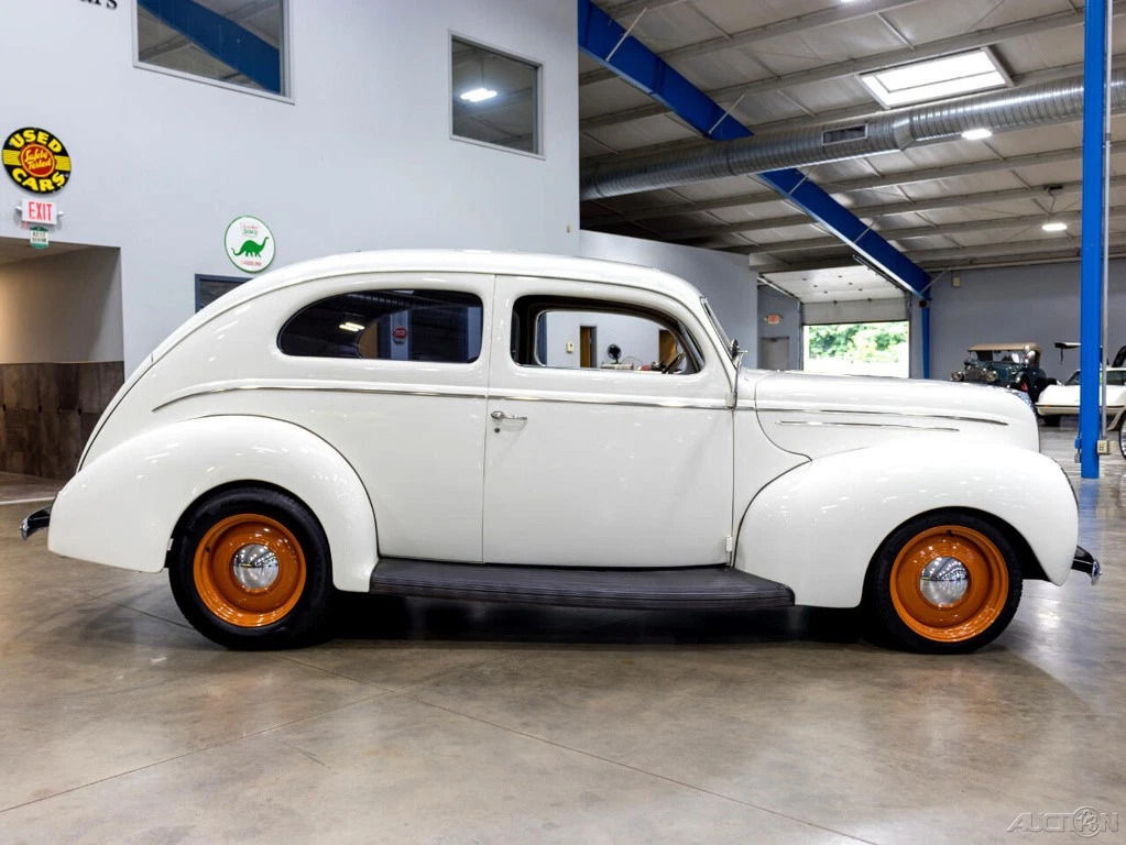1939 Ford Deluxe Tudor Sedan
