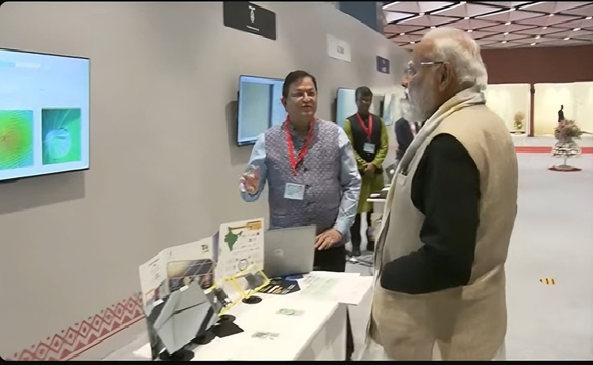 TriNano Technologies receiving Best Deep Tech Startup Award at National Startup Day 2026 and presenting solar nano coating innovation to PM Narendra Modi