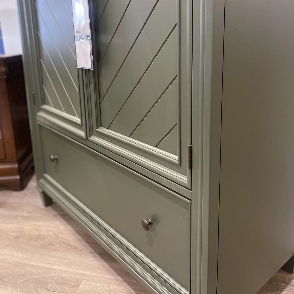Picture of Durham Furniture | Lakeridge Armoire