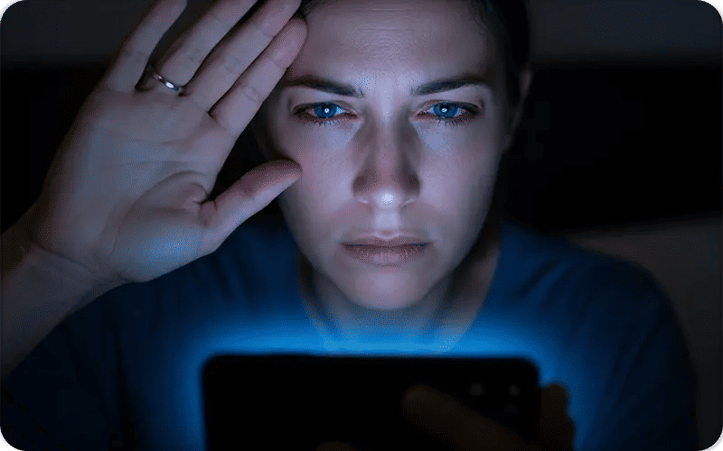 هل الموبايل يضعف النظر بعد الليزك؟