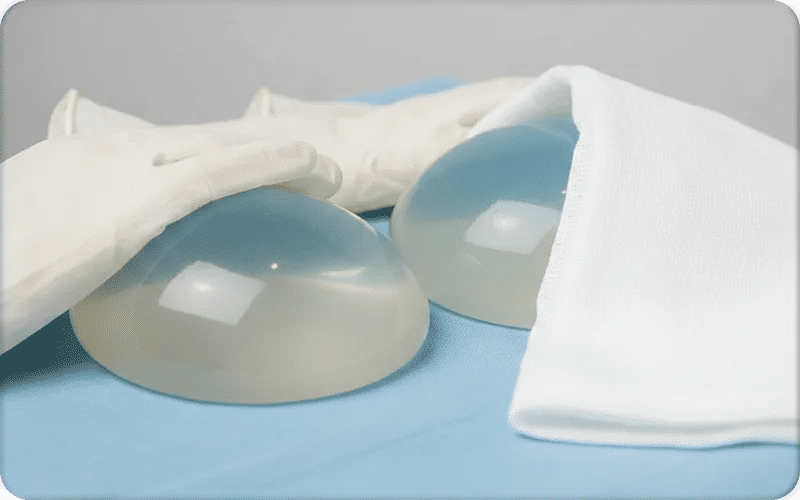 كيف واجهت فشل تجربتي مع سيليكون الثدي؟