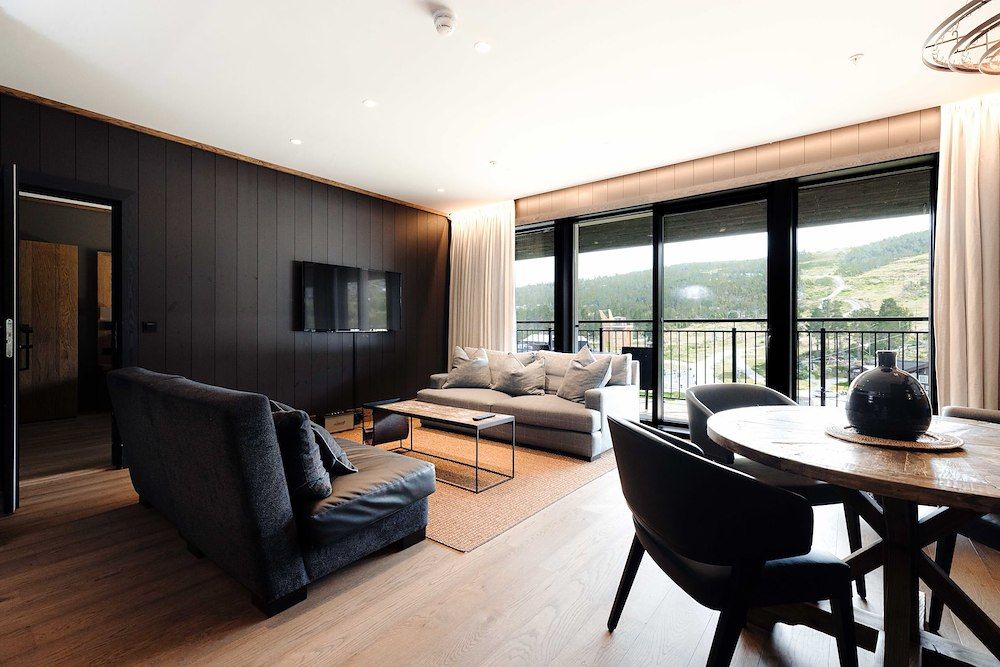 Leil 2 soverom restaurantfløy srcset="https://ik.imagekit.io/0yqenlsir/wp-content/uploads/2025/06/Leil-2-soverom-restaurantfloy.jpg?tr=w-32,h-21