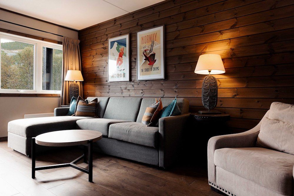 Suite 1 soverom srcset="https://ik.imagekit.io/0yqenlsir/wp-content/uploads/2025/06/Suite-1-soverom-1.jpg?tr=w-32,h-21
