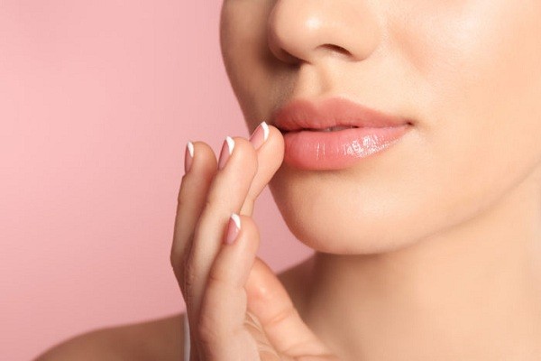5 Cara Mencerahkan Bibir Cepat Dan Sangat Praktis 5 Cara Mencerahkan Bibir Cepat Dan Sangat Praktis