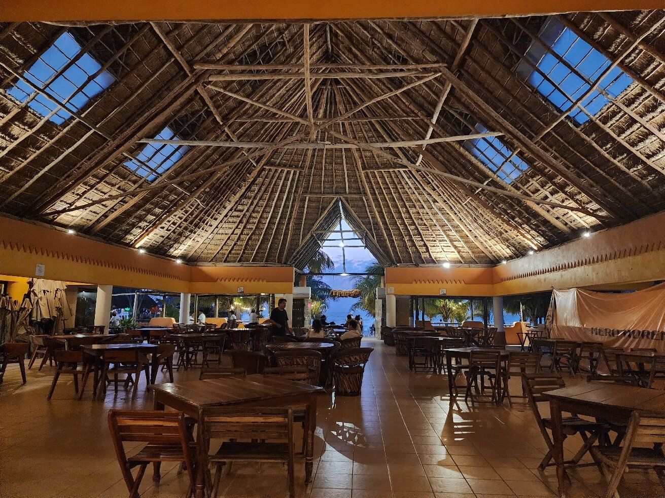 Restaurante frente al mar en Celestún