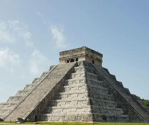 Gráfico de un calendario maya o alineación astronómica relacionada con El Castillo.