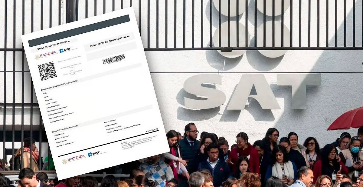 Una persona utilizando el portal del SAT para trámites fiscales