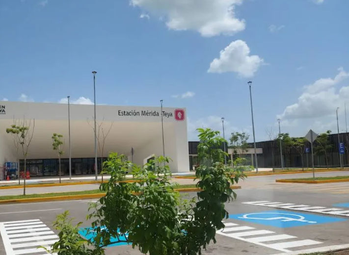 Vista aérea de una estación del Tren Maya en desarrollo o terminada