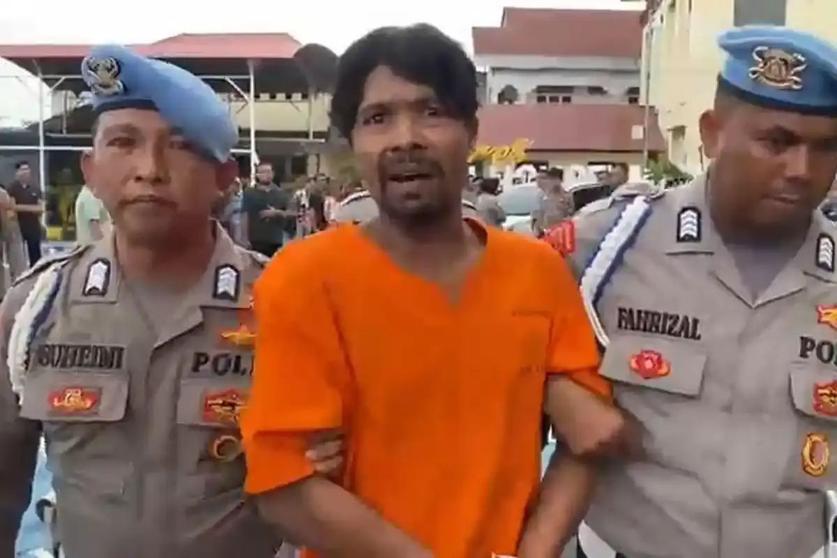 Lhokseumawe Viral! Pelaku Penembakan Ini Tiba-Tiba Disuruh Diam Saat Memberi Pengakuan di Depan Kamera! Lhokseumawe Viral! Pelaku Penembakan Ini Tiba-Tiba Disuruh Diam Saat Memberi Pengakuan di Depan Kamera!