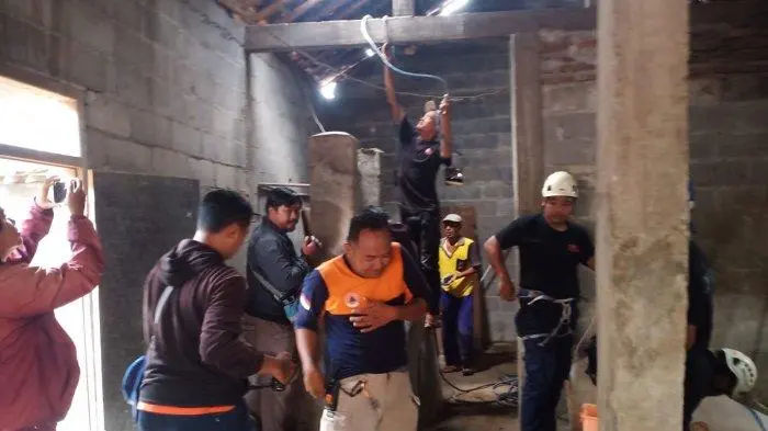 Menegangkan! Nenek Ini Bertahan Lebih dari 30 Menit di Dasar Sumur 15 Meter — Diselamatkan Setelah Perjuangan Dramatis