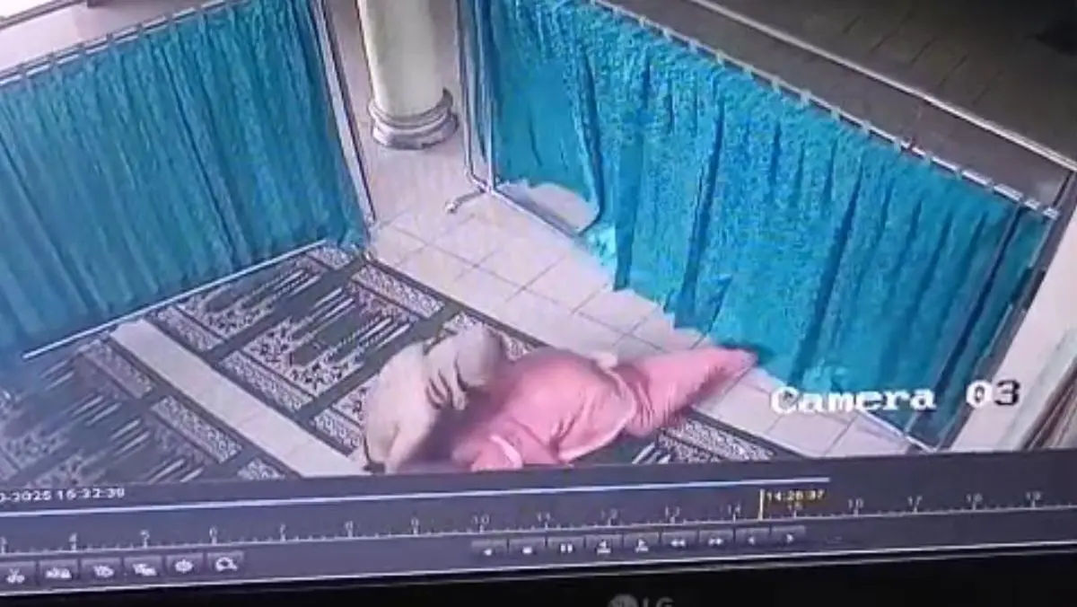 Heboh di Masjid Lampung! Pemuda Ini Terekam Lecehkan Wanita Saat Salat, Motifnya Bikin Geleng Kepala