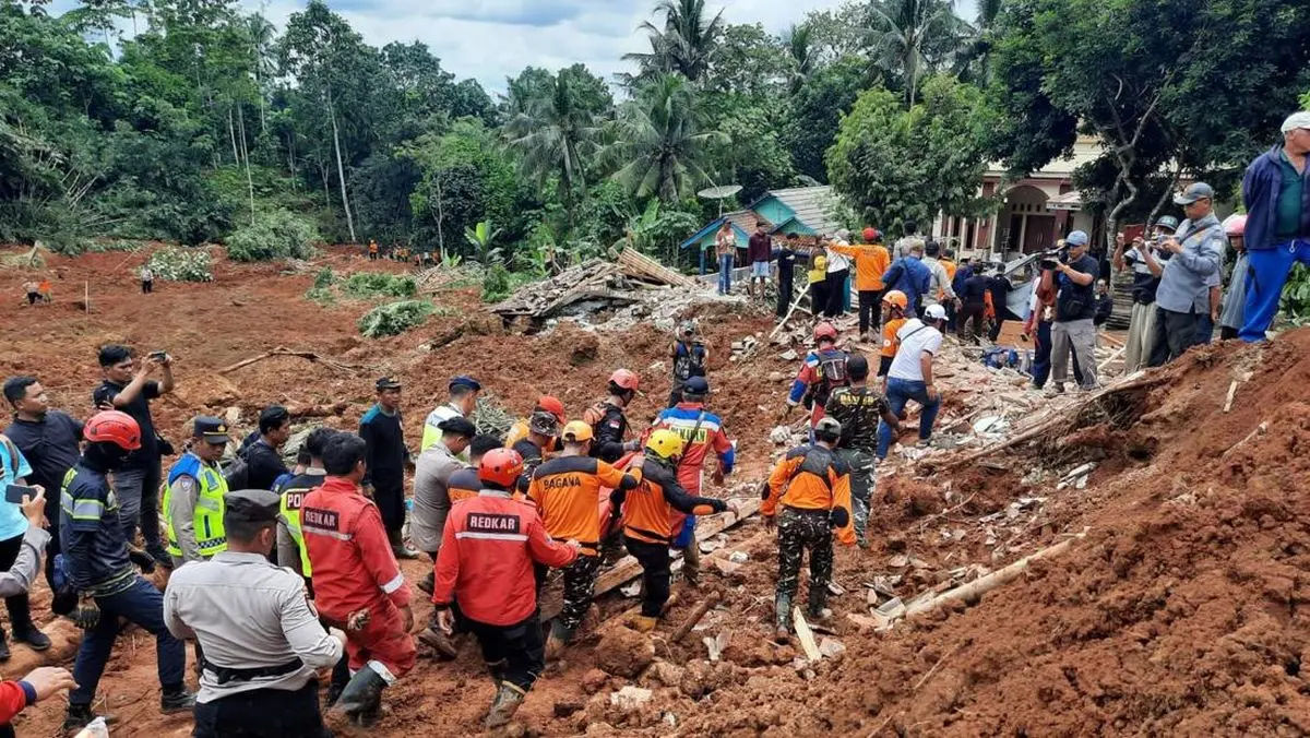Cilacap Darurat Akibat Longsor! 20 Warga Masih Hilang Tertimbun Longsor di Cibeunying