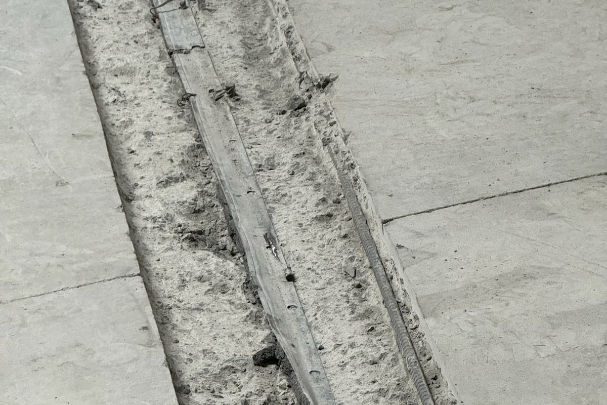 Tooled concave joint profiles