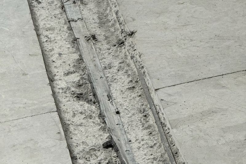 Tooled concave joint profiles