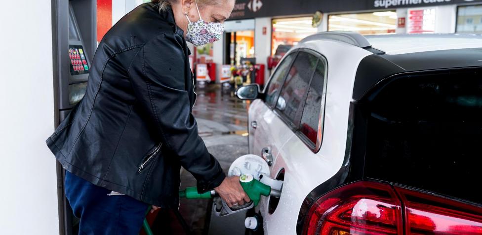 Los secretos para ahorrar hasta un 12% al repostar gasolina este verano