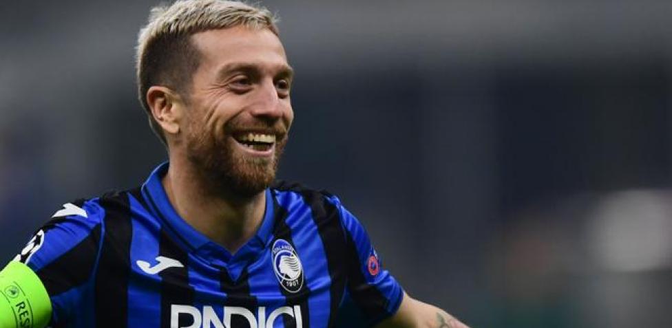 Papu Gómez, del Atalanta, canta el himno de la Juventus antes de jugar contra los turinenses