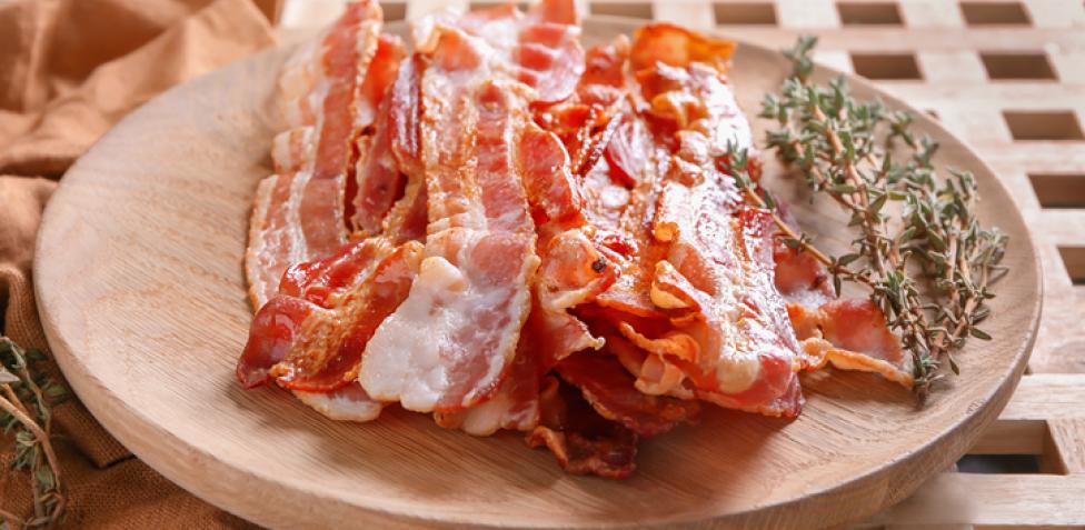 Cómo hacer beicon crujiente al microondas