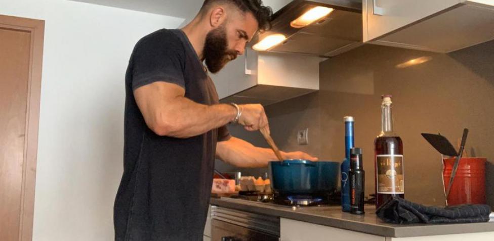 Los chefs cocinan en casa: los macarrones con tocino de Marc Ribas