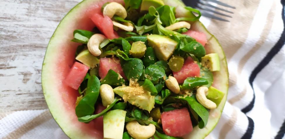 Prepara la ensalada en sandía más refrescante