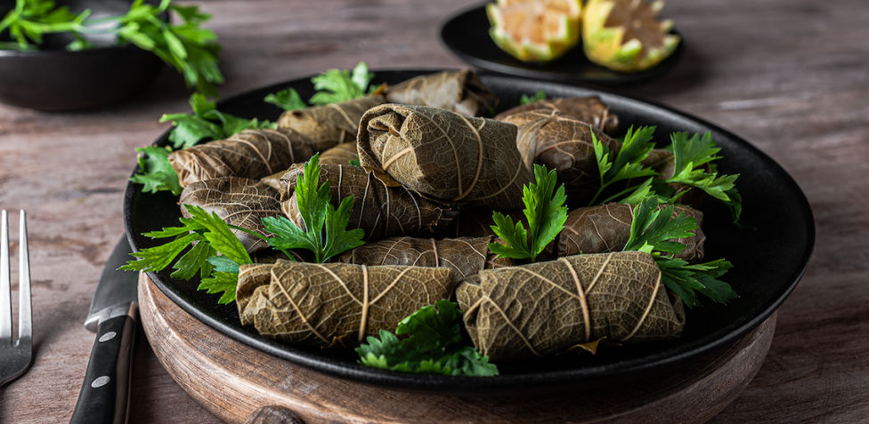 Cómo hacer hojas de parra rellenas a la libanesa