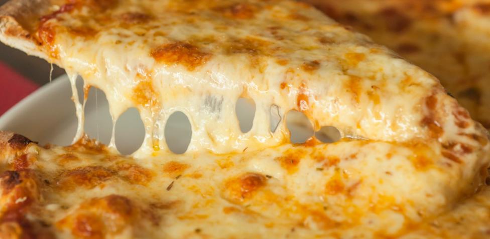 Una pizza con 254 variedades de queso bate el récord Guinness