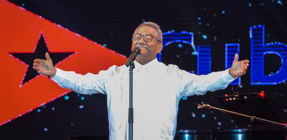 Muere por la Covid-19 el cantautor mexicano Armando Manzanero