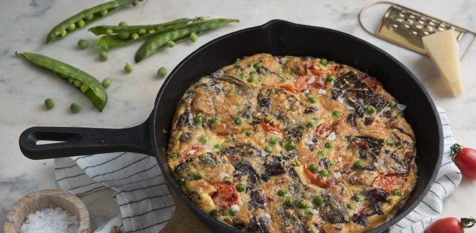 Tortilla al horno con verduras de primavera y beicon