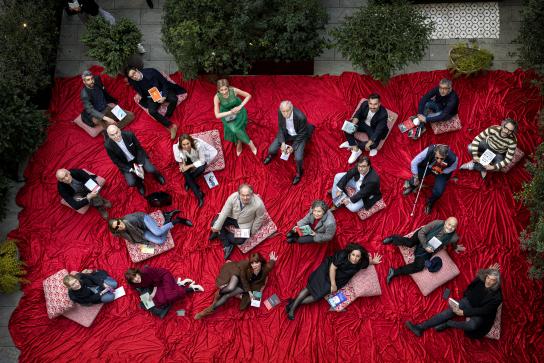 Sant Jordi resiste, el día del libro vuelve a la calle