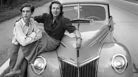 ¿Qué misteriosa escritora y viajera murió a causa de una caída en bicicleta?