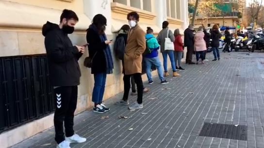 El ritmo actual de casos puede colapsar las ucis en Catalunya tras las vacaciones