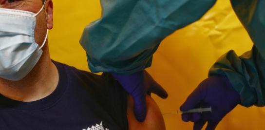 Cómo afecta la suspensión de AstraZeneca al plan de vacunación