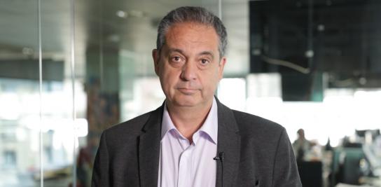 Un ensayo determinará si los menores de 60 que recibieron AstraZeneca pueden recibir ahora Pfizer