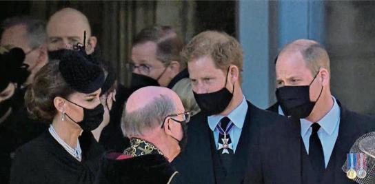 El vestido de novia de lady Di logra un acuerdo entre los príncipes Guillermo y Harry