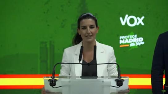 Ayuso arrasa en las elecciones y sólo necesitará a la abstención de Vox para gobernar