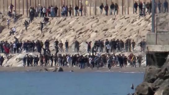 Marruecos cierra los accesos fronterizos en Ceuta e interrumpe el éxodo migratorio