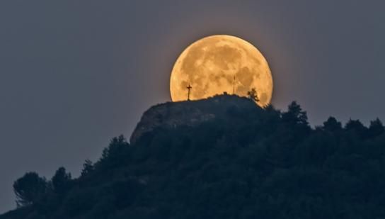 Las mejores imágenes de la Superluna de las flores