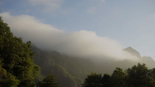 Oleaje de nubes sobre Bracons
