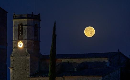 El movimiento de la luna llena del ciervo