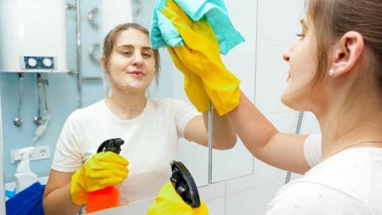 Si quieres limpiar los espejos y que no quede ni una mancha, sigue estos consejos