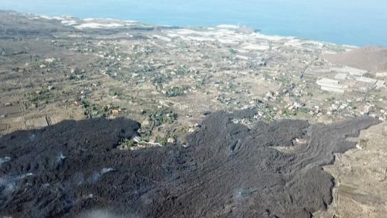 El volcán de La Palma se reactiva tras la falsa ilusión de una tregua momentánea