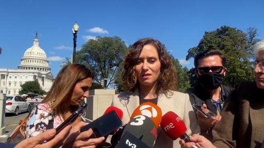 Ayuso se trae lecciones, deberes y un plantón de su viaje a EE.UU.