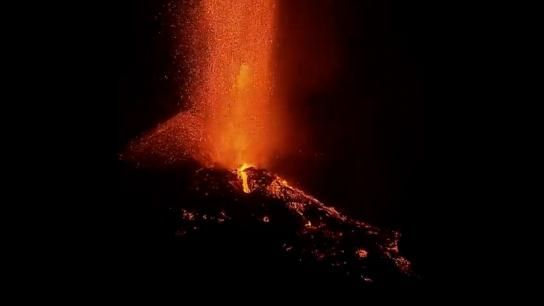 La erupción del volcán va para largo y mantendrá la misma pauta hasta su final