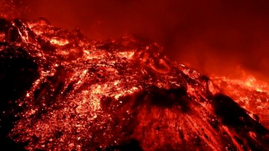 La erupción del volcán va para largo y mantendrá la misma pauta hasta su final