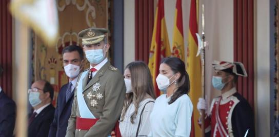La recepción del 12-O: Sin bebida, sin corrillos y con mascarilla